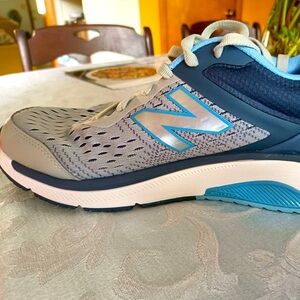 NWOT New Balance shoes- 10.5 narrow but fits like a 10. Tennis shoes